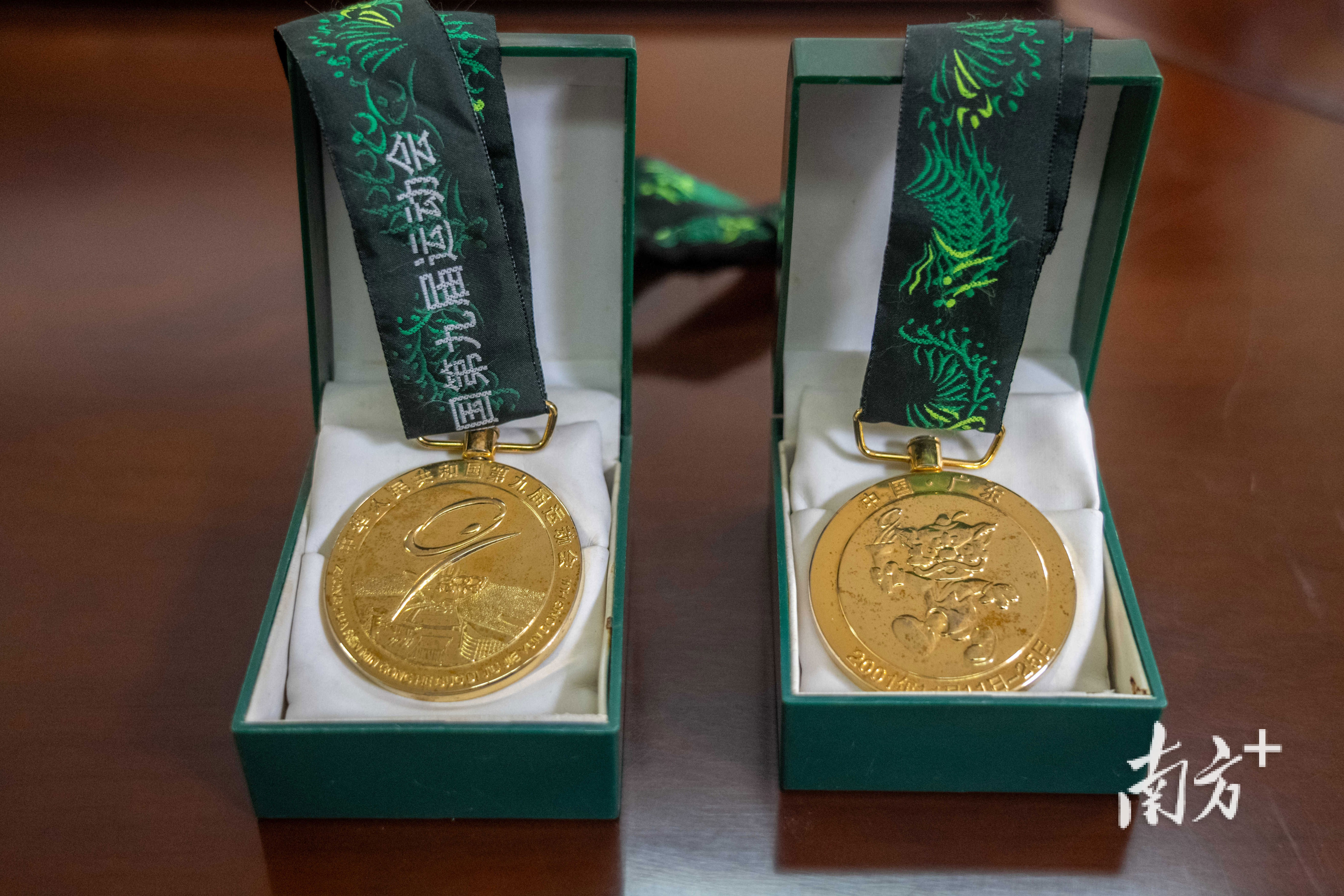 两届奥运冠, stron